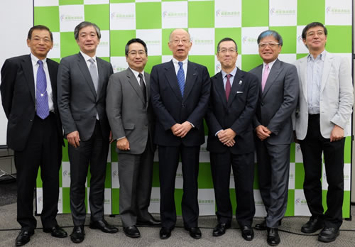 左より、園田専務理事、井川副会長、加藤副会長、和崎会長、木田副会長、滝山業務執行理事(CAB-J会長)、音多チャンネル放送研究所所長